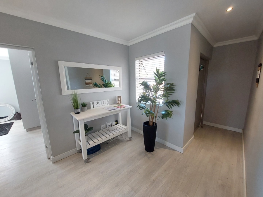 4 Bedroom Property for Sale in Hartenbos Landgoed Western Cape